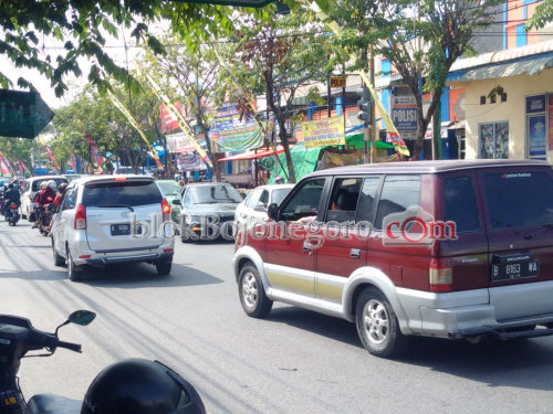 Plat Nomor Variasi, Mayoritas Menuju ke Barat
